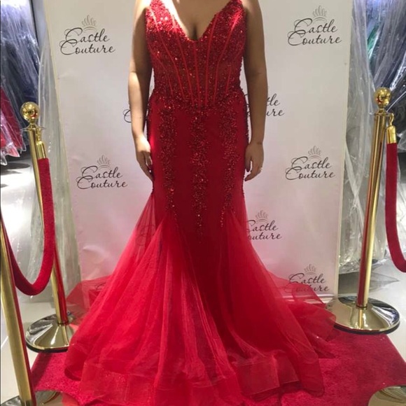 Beautiful Red Gown - Picture 4 of 4